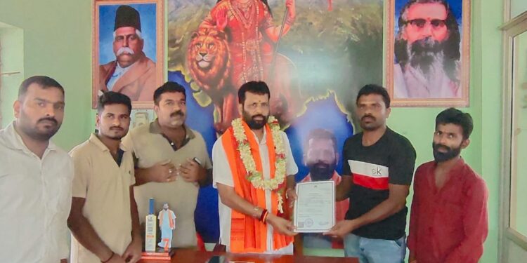 ಕರ್ನಾಟಕ ರಾಜ್ಯ ಹಿಂದೂ ಜಾತ್ರಾ ವ್ಯಾಪಾರಸ್ಥರ ಸಂಘ ಲೋಕಾರ್ಪಣೆ : ಅರುಣ್ ಕುಮಾರ್ ಪುತ್ತಿಲರಿಂದ ನೋಂದಣಿ ಪ್ರಮಾಣ ಪತ್ರ ಬಿಡುಗಡೆ