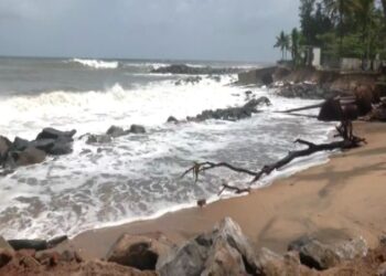 ಬಿಪರ್‌ಜಾಯ್‌ ಅಬ್ಬರ : ಕಡಲ ತೀರಕ್ಕೆ ಅಪ್ಪಳಿಸುತ್ತಿದೆ ರಕ್ಕಸ ಅಲೆಗಳು, ಆತಂಕದಲ್ಲಿ ನಿವಾಸಿಗಳು