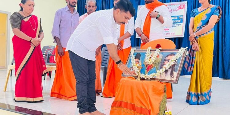 ಮಧ್ವ : ಶಿವಾಜಿ ಬಳಗ ಮತ್ತು ಶಿವಾಜಿ ಮಾತೃ ಸೇವಾ ಟ್ರಸ್ಟ್ ವತಿಯಿಂದ ‘ಮಾತೃ ಪೂಜಾನ ದಿನ ಮತ್ತು ಮಕ್ಕಳಿಗೆ ಪುಸ್ತಕ ವಿತರಣಾ’ ಕಾರ್ಯಕ್ರಮ