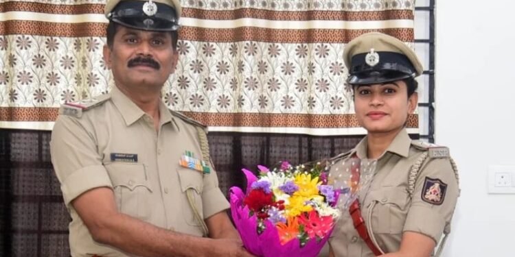 ಅಪ್ಪ ಪಿ.ಎಸ್.ಐ ಆಗಿದ್ದ ಠಾಣೆಗೆ ಪಿ.ಎಸ್.ಐ ಆಗಿ ಬಂದು ಅಧಿಕಾರ ಸ್ವೀಕರಿಸಿದ ಮಗಳು