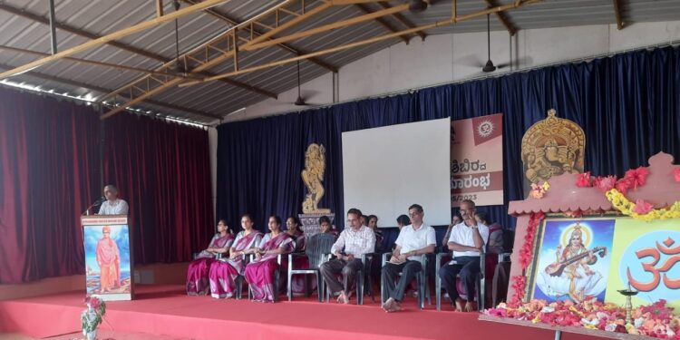 ವಿವೇಕಾನಂದ ಆಂಗ್ಲ ಮಾಧ್ಯಮ ಶಾಲೆಯಲ್ಲಿ 10ನೇ ತರಗತಿಯ ಮಕ್ಕಳ ಪೋಷಕರ ಸಭೆ