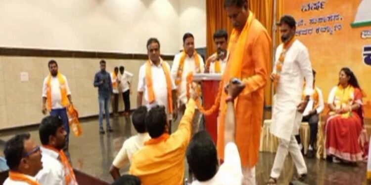 ‘ಸೋಲಿಗೆ ಗ್ಯಾರಂಟಿ ಅಲ್ಲ, ನೀವೇ ಕಾರಣ’ : ರಾಜ್ಯ ಬಿಜೆಪಿ ನಾಯಕರ ವಿರುದ್ಧ ಅಸಮಾಧಾನದ ವ್ಯಕ್ತಪಡಿಸಿದ ಕಾರ್ಯಕರ್ತರು