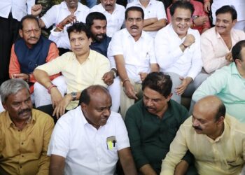 ಬಿಜೆಪಿ ಶಾಸಕರ ಅಮಾನತು : ಕಾಂಗ್ರೆಸ್​​ನಿಂದ ಪ್ರಜಾಪ್ರಭುತ್ವದ ಕಗ್ಗೊಲೆ ಹೆಚ್.ಡಿ.ಕೆ ಆಕ್ರೋಶ