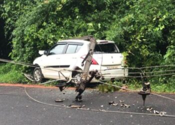 ವಿಟ್ಲ : ವಿದ್ಯುತ್ ಕಂಬಕ್ಕೆ ಡಿಕ್ಕಿ ಹೊಡೆದ ಕಾರು : ಚಾಲಕ ಪವಾಡ ಸದೃಶ ಪಾರು