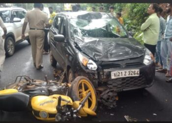 ವಿಟ್ಲ : ಕಾರು-ಬೈಕ್ ನಡುವೆ ಡಿಕ್ಕಿ : ಬೈಕ್ ಸವಾರರಿಗೆ ಗಾಯ