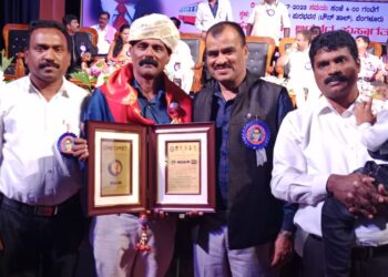 ಕ.ರಾ.ರ.ಸಾ.ನಿಗಮ ಪುತ್ತೂರು ವಿಭಾಗದಲ್ಲಿ ಸಹಾಯಕ ಲೆಕ್ಕಿಗರಾಗಿ  ಕರ್ತವ್ಯ ನಿರ್ವಹಿಸುತ್ತಿರುವ ನಿತೀಶ್ ನಾಯ್ಕ್ ರವರಿಗೆ ‘ಸಾರಿಗೆ ರತ್ನ’ ಪ್ರಶಸ್ತಿ