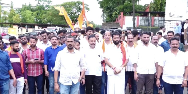 ‘ಪುತ್ತಿಲ ಪರಿವಾರ’ದ ವಿರುದ್ಧ ಎಫ್.ಐ.ಆರ್ ವಿಚಾರ : ‘ಕೋರ್ಟ್ ಅನುಮತಿ ಬಳಿಕವಷ್ಟೇ ಎಫ್.ಐ.ಆರ್’ – ಪೊಲೀಸ್ ಇಲಾಖೆ ಸ್ಪಷ್ಟನೆ