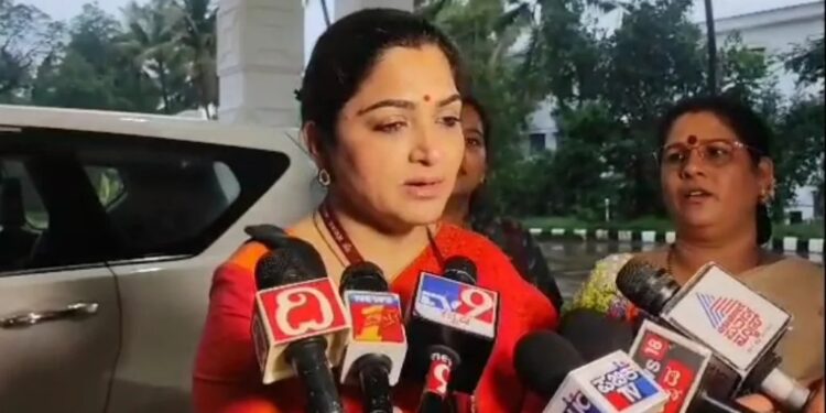 ಖಾಸಗಿ ಕಾಲೇಜಿನ ಶೌಚಾಲಯದಲ್ಲಿ ವಿಡಿಯೋ ಚಿತ್ರೀಕರಣ ಪ್ರಕರಣ : ಉಡುಪಿಗೆ ಬಂದಿಳಿದ ರಾಷ್ಟ್ರೀಯ ಮಹಿಳಾ ಆಯೋಗದ ಸದಸ್ಯೆ ಖುಷ್ಬೂ