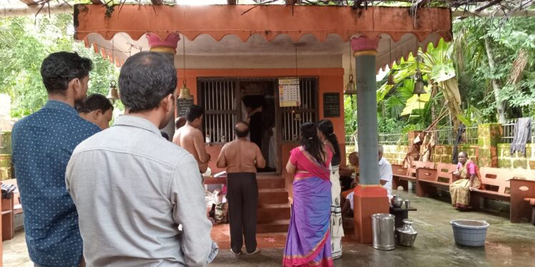 ಕಡಬ : ಪಕ್ಷ ವಿರೋಧಿ ಚಟುವಟಿಕೆ ಆರೋಪ : ಕಾರಣಿಕ ಕ್ಷೇತ್ರ ಮಜ್ಜಾರು ದೈವಗಳ ಮೊರೆ ಹೋದ ಕಾಂಗ್ರೆಸ್ ಮುಖಂಡರು