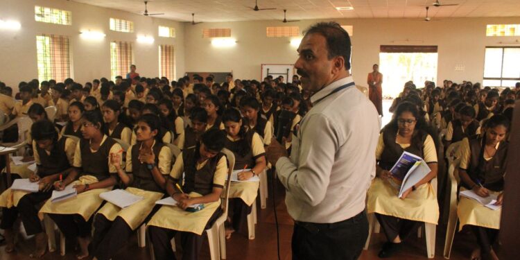 ವಿವೇಕಾನಂದ ಪದವಿ ಪೂರ್ವ ಕಾಲೇಜಿನಲ್ಲಿ ವ್ಯವಹಾರ ಅಧ್ಯಯನ ಪರೀಕ್ಷಾ ಕಾರ್ಯಗಾರ