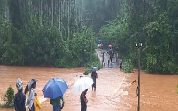 ಪುತ್ತೂರು : ಭಾರೀ ಮಳೆ ಹಿನ್ನೆಲೆ : ಮುಳುಗಡೆಗೊಂಡ ಚೆಲ್ಯಡ್ಕ ಸೇತುವೆ ; ಸಂಚಾರ ಸ್ಥಗಿತ