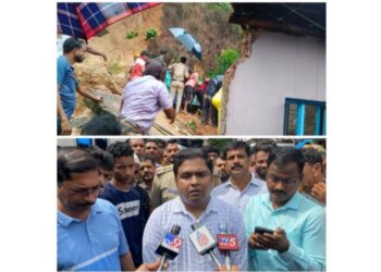 ಮನೆಗೆ ಗುಡ್ಡ ಜರಿದು ಮಹಿಳೆ ಮೃತಪಟ್ಟ ಸ್ಥಳಕ್ಕೆ ಜಿಲ್ಲಾಧಿಕಾರಿ ಮುಲೈ ಮುಗಿಲನ್ ಭೇಟಿ : ಕುಟುಂಬಕ್ಕೆ 5.ಲಕ್ಷ ರೂ. ಮತ್ತು ಮನೆ ರಿಪೇರಿಗೆ 1.20 ಲಕ್ಷ ಪರಿಹಾರದ ಭರವಸೆ