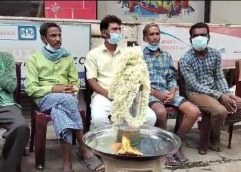 ಉಡುಪಿ : ಮದ್ಯಪ್ರಿಯರ ಪ್ರತಿಭಟನೆ ; ಉಚಿತ ಸಾರಾಯಿ ನೀಡಲು ಆಗ್ರಹ..!