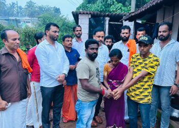 ಪರ್ಪುಂಜ : ಅನಾರೋಗ್ಯದಿಂದ ನಿಧನರಾದ ಗಂಗಾಧರ ಪೂಜಾರಿ ನಿವಾಸಕ್ಕೆ ಪುತ್ತಿಲ ಪರಿವಾರ ಭೇಟಿ : ಸಹಾಯಧನ ಹಸ್ತಾಂತರ