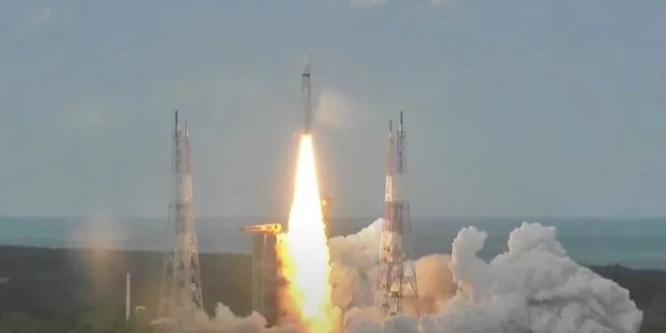 ಇಸ್ರೋದಿಂದ ಐತಿಹಾಸಿಕ ಚಂದ್ರಯಾನ-3 ಉಡಾವಣೆ ಯಶಸ್ವಿ: ನಿಗದಿತ ಕಕ್ಷೆ ಸೇರಿದ ನೌಕೆ