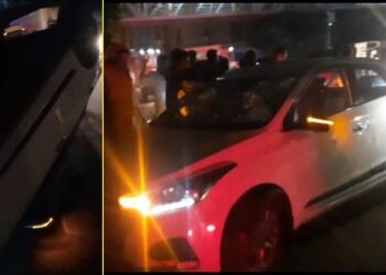 ಕಾರಿನಲ್ಲಿಯೇ ಕಿತ್ತಾಡಿಕೊಂಡ ಗಂಡ-ಹೆಂಡತಿ : ಕೋಪದಲ್ಲಿ ಸ್ಟೇರಿಂಗ್​ ಎಳೆದ ಪತ್ನಿ..!!
