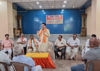 ಪುತ್ತೂರು : ಬಿಜೆಪಿ ರಾಜ್ಯಾಧ್ಯಕ್ಷ ನಳಿನ್ ಕುಮಾರ್ ಕಟೀಲ್ ನೇತೃತ್ವದಲ್ಲಿ ನಗರ ಹಾಗೂ ಗ್ರಾಮಾಂತರ ಮಂಡಲದ ಪದಾಧಿಕಾರಿಗಳ ಜೊತೆ ಟಿಫಿನ್ ಬೈಠಕ್