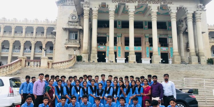 ಬೆಂಗಳೂರಿನ ವಿಧಾನಸೌಧದಲ್ಲಿ ಬಂಟ್ವಾಳ ತಾಲೂಕಿನ ನಾರ್ಶ ಮೈದಾನದ ವಿದ್ಯಾರ್ಥಿಗಳು