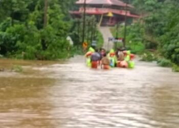 ಸುಬ್ರಹ್ಮಣ್ಯ ಕುಮಾರಧಾರ ಸ್ನಾನಘಟ್ಟ ಮುಳುಗಡೆ : ಸಾರ್ವಜನಿಕರಿಗೆ ದಾಟಲು ನೆರವಾದ ಎಸ್.ಡಿ.ಆರ್.ಎಫ್