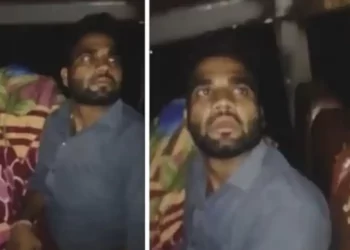 ಚಲಿಸುತ್ತಿದ್ದ ಬಸ್ ನಲ್ಲಿಯೇ ಯುವತಿ ಜೊತೆ ಕಂಡಕ್ಟರ್ ರಾಸಲೀಲೆ : ವೀಡಿಯೋ ವೈರಲ್