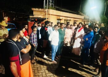 ಸುಳ್ಯ : ನೈತಿಕ ಪೊಲೀಸ್ ಗಿರಿ ಆರೋಪ : ಠಾಣಾಧಿಕಾರಿ ಜೊತೆ ಮಾತುಕತೆ ನಡೆಸಿದ ಅರುಣ್ ಪುತ್ತಿಲ ; ಯುವಕ ರಿಲೀಸ್.!!?