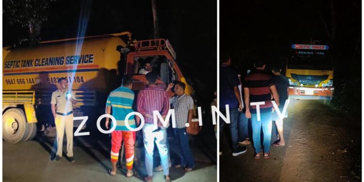 ಕೇರಳದ ಶೌಚಾಲಯದ ಕೊಳಚೆ ವಿಟ್ಲ ಸಮೀಪದ ಹಳ್ಳಕ್ಕೆ : ಉಕ್ಕುಡ ಸಮೀಪ ಲಾರಿ ತಡೆದು ಪೊಲೀಸರಿಗೊಪ್ಪಿಸಿದ ಸಾರ್ವಜನಿಕರು : ಪದೇ ಪದೇ ಮರುಕಳಿಸುತ್ತಿದೆ ಘಟನೆ