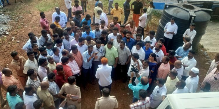 ನೆಟ್ಟಣಿಗೆಮುಡ್ನೂರು ಗ್ರಾ.ಪಂ. ಅಧ್ಯಕ್ಷ, ಉಪಾಧ್ಯಕ್ಷರ ಆಯ್ಕೆ ಚುನಾವಣೆಯಲ್ಲಿ ಗೊಂದಲ : ಬಿಜೆಪಿ ಹಾಗೂ ಪುತ್ತಿಲ ಪರಿವಾರದಿಂದ ಪ್ರತಿಭಟನೆ