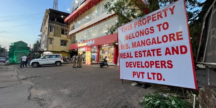 ಡಿ.ಸಿ.ಸಿ ಬ್ಯಾಂಕ್ ಗೆ ಮರುಪಾವತಿಯಾಗದ ಸಾಲ : ಹರಾಜಾಗಿದ್ದ ದರ್ಬೆಯ ಕಟ್ಟಡ ಸ್ವಾಧೀನ : ಬಿಡ್ಡುದಾರ ಸಂಸ್ಥೆಗೆ ಹಸ್ತಾಂತರ