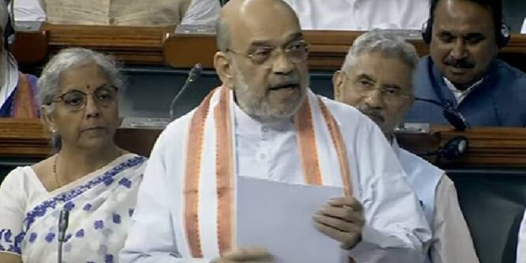 ಬ್ರಿಟಿಷರ ಕಾಲದ ಕಾಯ್ದೆಗಳ ಪರಿಷ್ಕರಣೆಗೆ ಮುಂದಾದ ಕೇಂದ್ರ : ಅಪ್ರಾಪ್ತೆಯರ ಅತ್ಯಾಚಾರಕ್ಕೆ ಗಲ್ಲುಶಿಕ್ಷೆ, ಗ್ಯಾಂಗ್‌ ರೇಪ್‌ಗೆ 20 ವರ್ಷ ಜೈಲು – ಲೋಕಸಭೆಯಲ್ಲಿ 3 ಮಸೂದೆ ಮಂಡಿಸಿದ ಅಮಿತ್‌ ಶಾ