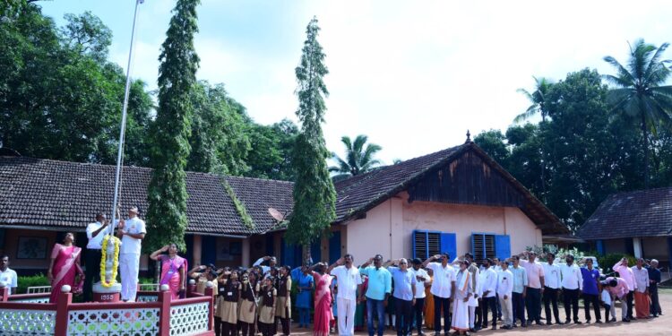 ವಿಟ್ಲ : ಸರಕಾರಿ ಪ್ರೌಢ ಶಾಲೆಯಲ್ಲಿ ಸ್ವಾತಂತ್ರ್ಯ ದಿನಾಚರಣೆ