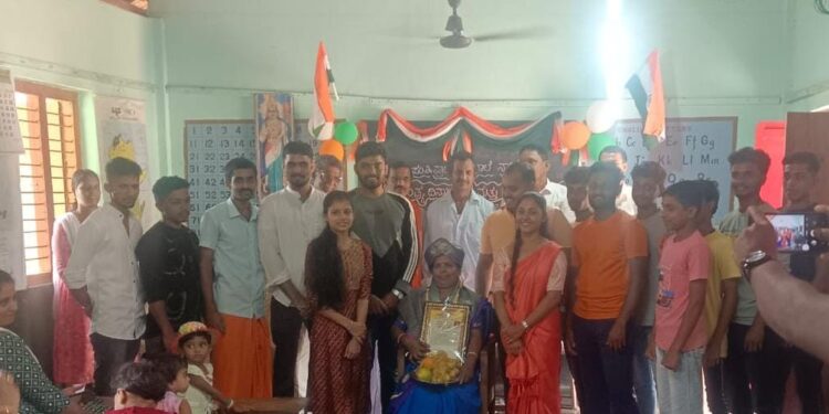 ನಾಟೆಕಲ್ಲು : ಹಿ.ಪ್ರಾ.ಶಾಲೆಯಲ್ಲಿ ಸ್ವಾತಂತ್ರ್ಯೋತ್ಸವ : ನಿವೃತ್ತ ಶಿಕ್ಷಕರಿಗೆ ಸನ್ಮಾನ ಮತ್ತು ನುಡಿನಮನ ಕಾರ್ಯಕ್ರಮ