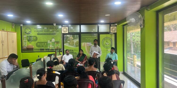 ದ.ಕ. ಜಿಲ್ಲೆಯ ತೆಂಗು ರೈತ ಉತ್ಪಾದಕರ ಸಂಸ್ಥೆಯ ಕಾರ್ಪೊರೇಟ್ ಕಚೇರಿಯಲ್ಲಿ ತೆಂಗಿನಕಾಯಿ ಗೆರಟೆಯ ಉತ್ಪನ್ನಗಳ ತಯಾರಿಕಾ ತರಬೇತಿಯ ಪ್ರಗತಿ ಪರಿಶೀಲನಾ ಸಭೆ