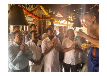 ಪುತ್ತೂರು : ಭಾರತ ಕಾಯುತ್ತಿರುವ ಎರಡು ಐತಿಹಾಸಿಕ ಕ್ಷಣದ ಗೆಲುವಿಗಾಗಿ ಪುತ್ತಿಲ ಪರಿವಾರದಿಂದ ಶ್ರೀ ಮಹಾಲಿಂಗೇಶ್ವರ ದೇವಸ್ಥಾನದಲ್ಲಿ ವಿಶೇಷ ಪ್ರಾರ್ಥನೆ