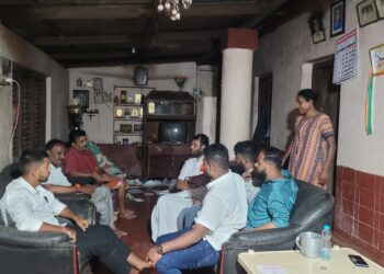 ಪುತ್ತೂರು : ದರೋಡೆ ಪ್ರಕರಣ : ಪುತ್ತಿಲ ಪರಿವಾರ ಭೇಟಿ ; ಮನೆಯವರ ಜೊತೆ ಮಾತುಕತೆ