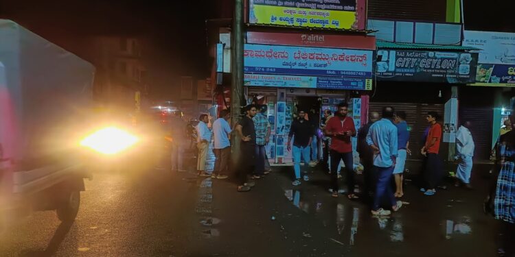 ವಿಟ್ಲ : ಖಾಸಗಿ ಬಸ್ ನಿಲ್ದಾಣದ ಬಳಿಯ ಮೊಬೈಲ್ ಮಳಿಗೆಯಲ್ಲಿ ವಿದ್ಯುತ್ ಶಾರ್ಟ್ ಸರ್ಕ್ಯೂಟ್  : ಹಾನಿ..!!!