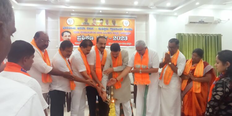 ಬಿಜೆಪಿಯಿಂದ ಗ್ರಾ.ಪಂ ಅಧ್ಯಕ್ಷ, ಉಪಾಧ್ಯಕ್ಷರಿಗೆ ಪ್ರಶಿಕ್ಷಣ ವರ್ಗ : ಪೆರುವಾಯಿ ಗ್ರಾ.ಪಂ. ಮಾಜಿ ಅಧ್ಯಕ್ಷ ಬಾಲಕೃಷ್ಣ ಪೂಜಾರಿ ಮತ್ತು ಸಹೋದರ ಕಾಂಗ್ರೆಸ್‌ನಿಂದ ಬಿಜೆಪಿಗೆ ಸೇರ್ಪಡೆ