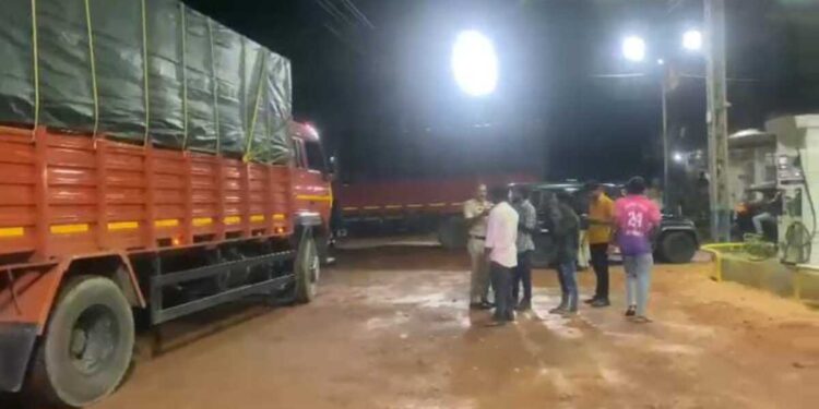 ಜಾಲ್ಸೂರು : ಲಾರಿಯಲ್ಲಿ ಜಾನುವಾರು ಸಾಗಾಟ :  ಪೊಲೀಸರಿಂದ ತಪಾಸಣೆ