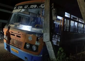 ಬಂಟ್ವಾಳ : ಕರೆಂಟ್ ಕಂಬಕ್ಕೆ ಗುದ್ದಿದ ಬಸ್ : ಪ್ರಯಾಣಿಕರು ಪಾರು