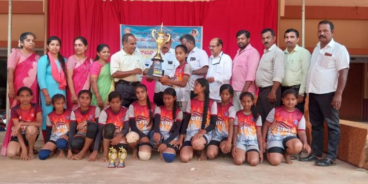 ವಿಟ್ಲ ಸರಕಾರಿ ಪ್ರೌಢಶಾಲೆಯ ಪ್ರಾಥಮಿಕ ಶಾಲಾ ಬಾಲಕಿಯರ ತಂಡ ಕಬಡ್ಡಿಯಲ್ಲಿ ಜಿಲ್ಲಾ ಮಟ್ಟಕ್ಕೆ ಆಯ್ಕೆ