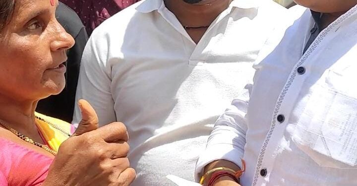 ಮಹಿಳೆಯಿಂದ 30 ಸಾವಿರ ಲಂಚ ಪಡೆದ ಉಗ್ರಾಣಿ : ವಾರದೊಳಗೆ ಮರುಪಾವತಿಸುವಂತೆ ಶಾಸಕರ ಸೂಚನೆ