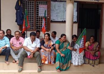 ವಿಟ್ಲ : ನಗರೋತ್ಥಾನ ಮತ್ತು 15ನೇ ಹಣಕಾಸು ಯೋಜನೆಯ ಅನುದಾನ ಹಂಚಿಕೆಯಲ್ಲಿ ಬಿಜೆಪಿ ಸದಸ್ಯರ ಕಡೆಗಣನೆ ಆರೋಪ : ಪ್ರತಿಭಟನೆ