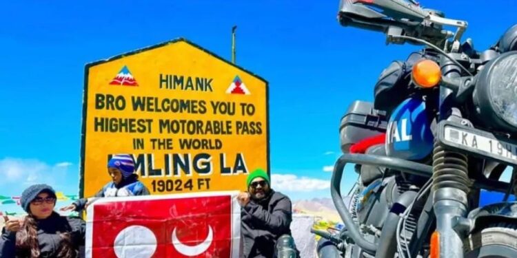 ಪತ್ನಿ, ಮಗನೊಂದಿಗೆ ವಿಶ್ವದ ಅತೀ ಎತ್ತರದ ಉಮ್ಲಿಂಗ್ ಲಾ ಗೆ ತಲುಪಿದ ಸುಳ್ಯ ಮೂಲದ ಉದ್ಯಮಿ ತೌಹೀದ್ ರೆಹ್ಮಾನ್