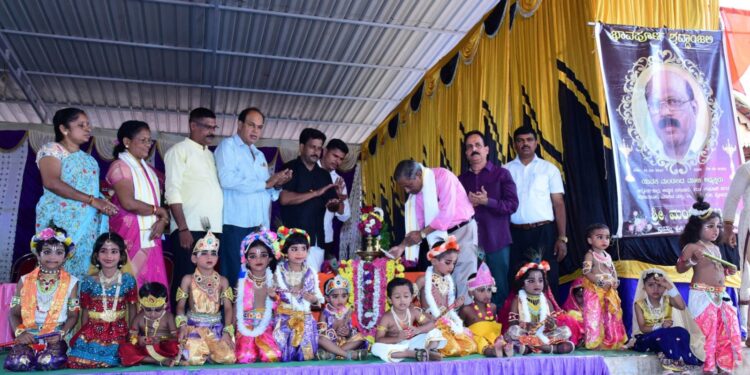 ವಿಟ್ಲ : ಯುವಕ ಮಂಡಲ ವತಿಯಿಂದ 46ನೇ ವರ್ಷದ ಶ್ರೀ ಕೃಷ್ಣ ಜನ್ಮಾಷ್ಟಮಿ ಪ್ರಯುಕ್ತ ಮೊಸರು ಕುಡಿಕೆ