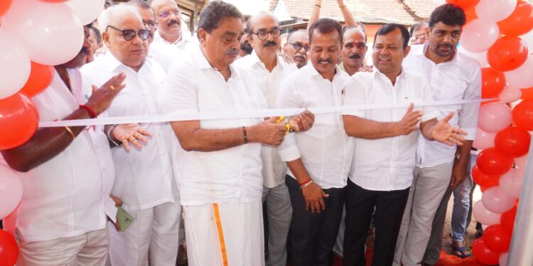 ಬಂಟ್ವಾಳ ಬೈಪಾಸಿನಲ್ಲಿ ನಿರ್ಮಾಣಗೊಂಡ ರಿಕ್ಷಾ ತಂಗುದಾಣ ಉದ್ಘಾಟನೆ