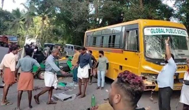 ಶಾಲಾ ಬಸ್ ಮತ್ತು ಆಟೋ ನಡುವೆ ಅಪಘಾತ :  ಐವರು ಮೃತ್ಯು