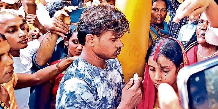 ಮೈದುನನನ್ನು ವಿವಾಹವಾಗಲು ಇಬ್ಬರು ಅತ್ತಿಗೆಯರ ನಡುವೆ ಫೈಟ್ : ಮೈದುನನಿಗೆ ಯಾಕೆ ಅಷ್ಟೊಂದು ಡಿಮ್ಯಾಂಡ್ ಗೊತ್ತಾ..!??