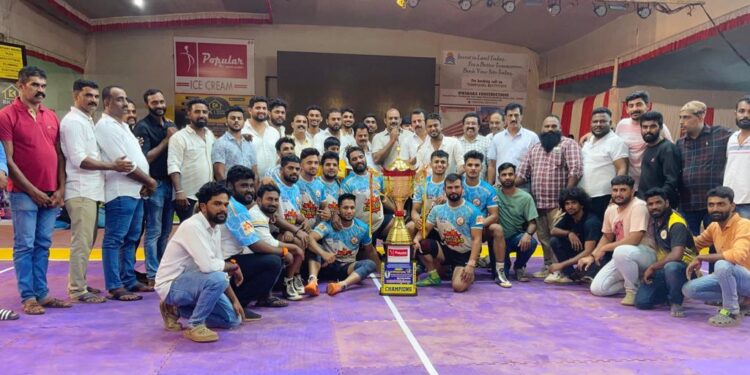 ಪುತ್ತೂರು : ಪ್ರೊ ಕಬಡ್ಡಿ ಮಾದರಿಯ ‘ಅಹರ್ನಿಶಿ’ ಕಬಡ್ಡಿ ಪಂದ್ಯಾಟ :  ‘ಹೊಳ್ಳ ಕ್ರ್ಯಾಕರ್ಸ್’ ತಂಡ ಪ್ರಥಮ