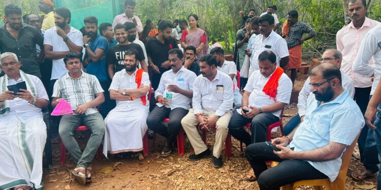 ಬೆಳ್ತಂಗಡಿ : ಅರಣ್ಯ ಇಲಾಖೆ ಹಾಗೂ ರಾಜ್ಯ ಸರ್ಕಾರದ ವಿರುದ್ಧ ಶಾಸಕ ಹರೀಶ್ ಪೂಂಜಾ ನೇತೃತ್ವದಲ್ಲಿ ಪ್ರತಿಭಟನೆ : ಸಾಥ್ ನೀಡಿದ ಅರುಣ್ ಕುಮಾರ್ ಪುತ್ತಿಲ