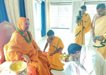 ಮಾಣಿ : ಪೆರಾಜೆ ಮಠಕ್ಕೆ ಭೇಟಿ ನೀಡಿ ಶ್ರೀ ರಾಘವೇಶ್ವರ ಭಾರತೀ ಸ್ವಾಮೀಜಿಯ ಆಶೀರ್ವಾದ ಪಡೆದ ಕ್ಯಾಪ್ಟನ್ ಬ್ರಿಜೇಶ್ ಚೌಟ