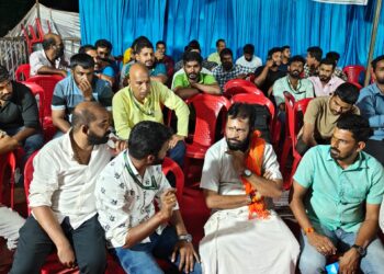 ವೇತನ ತಾರತಮ್ಯ ಆರೋಪ : ಎಂಆರ್ ಪಿಎಲ್ ವಿರುದ್ಧ ಪ್ರತಿಭಟನೆ ; ಅರುಣ್ ಕುಮಾರ್ ಪುತ್ತಿಲ ಭೇಟಿ